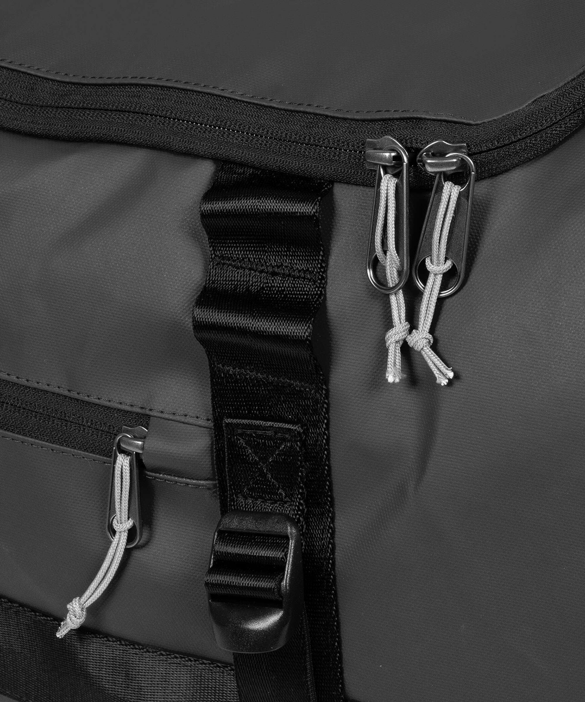 Eastpak Duffel Pack M Travel bag tarp black
