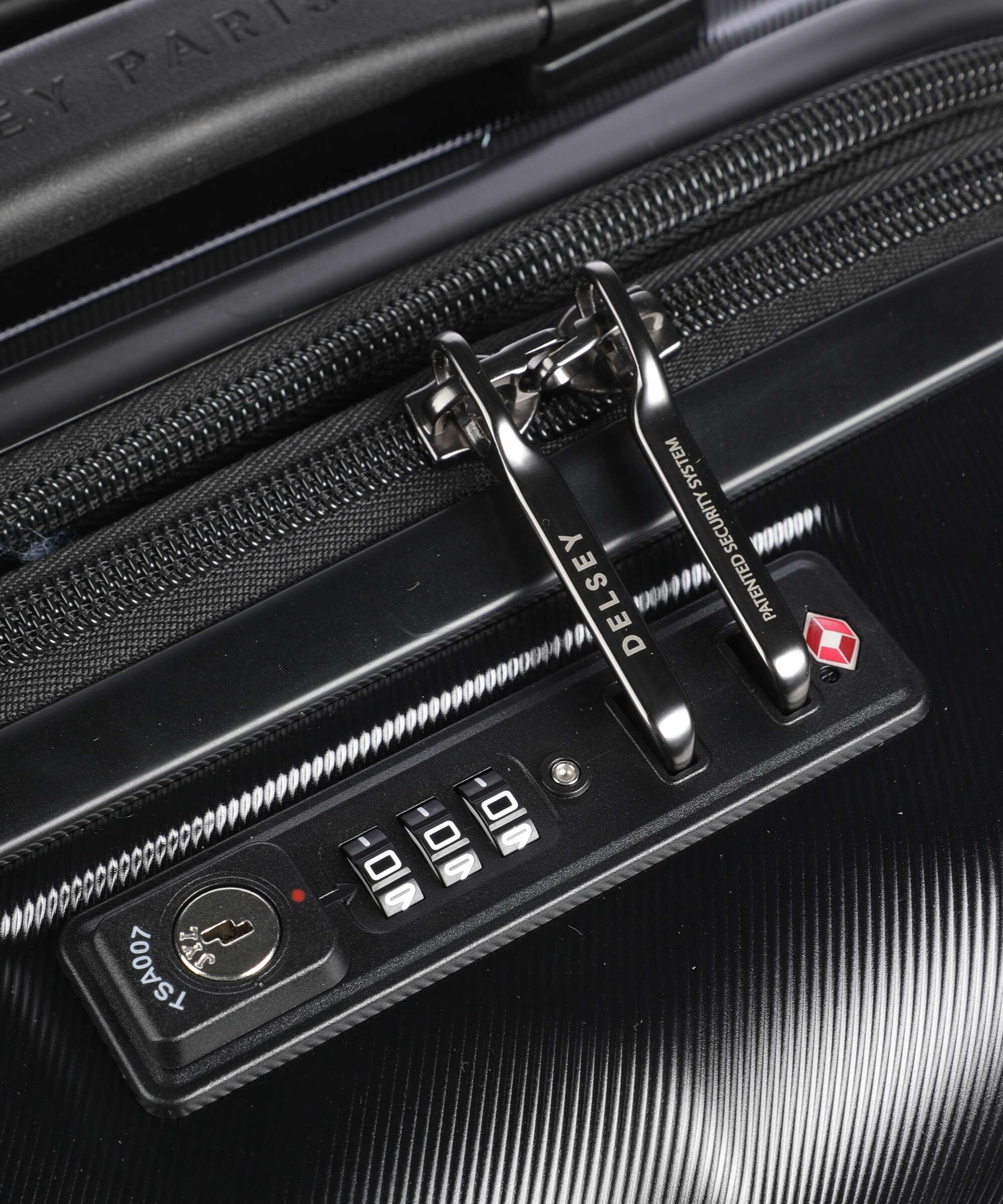 Delsey Paris Carrousel 2 Spinner (4 wheels) black