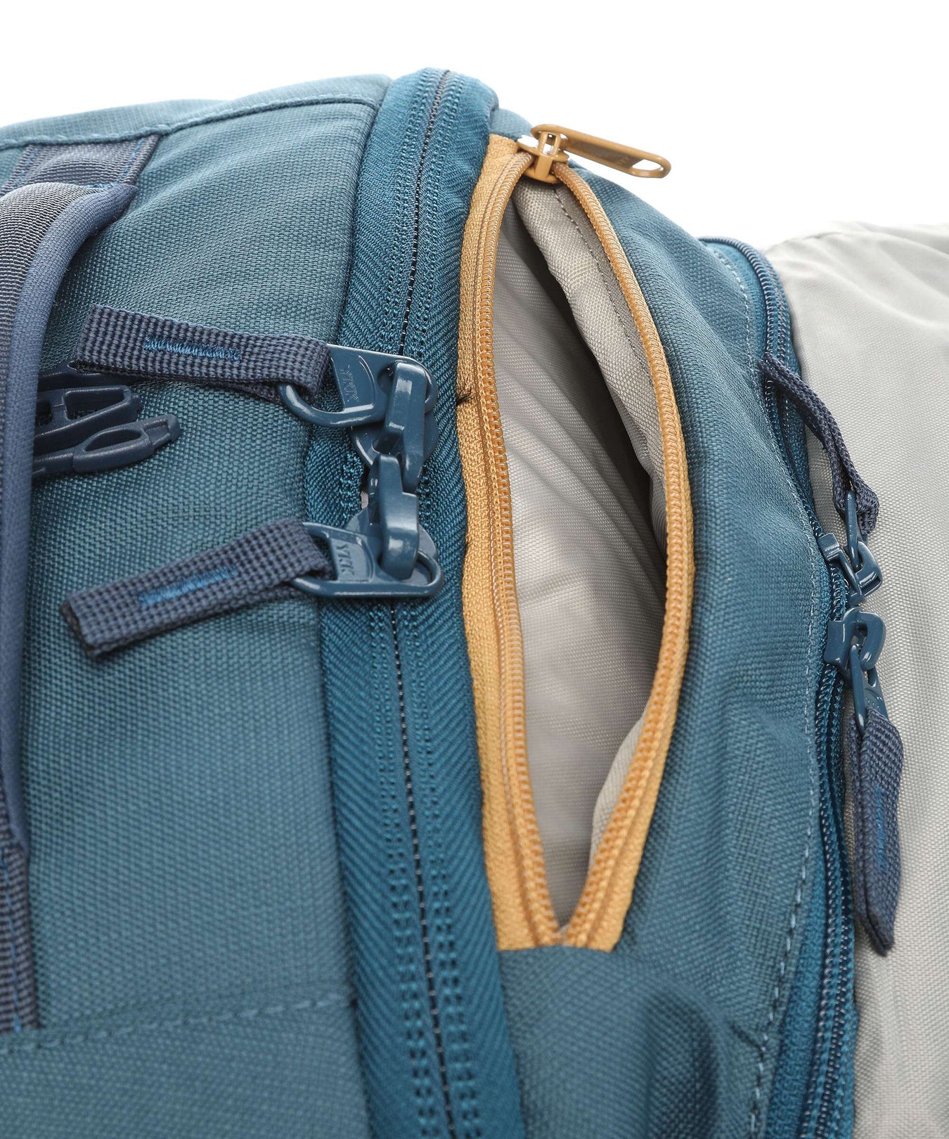 Vaude Mundo 38 Carry-On Travel backpack baltic sea