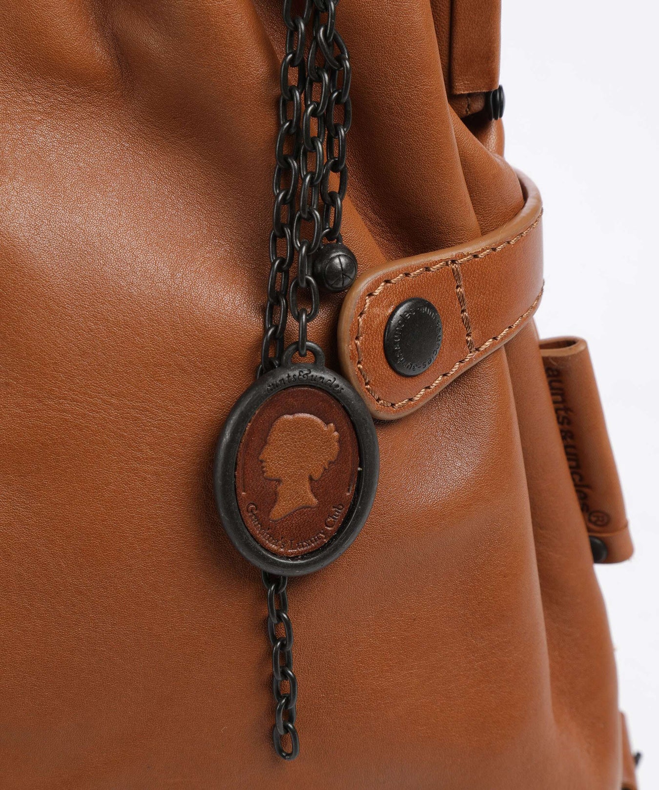 Aunts & Uncles Grandma's Luxury Club Mrs. Tea Cake Shoulder bag caramel