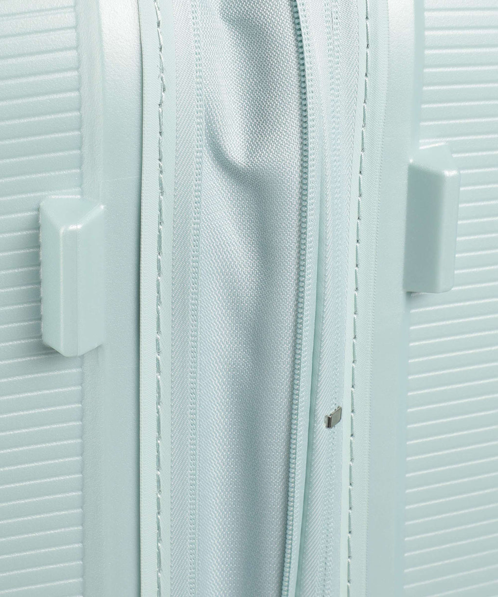 American Tourister Starvibe Spinner (4 wheels) metallic surf blue