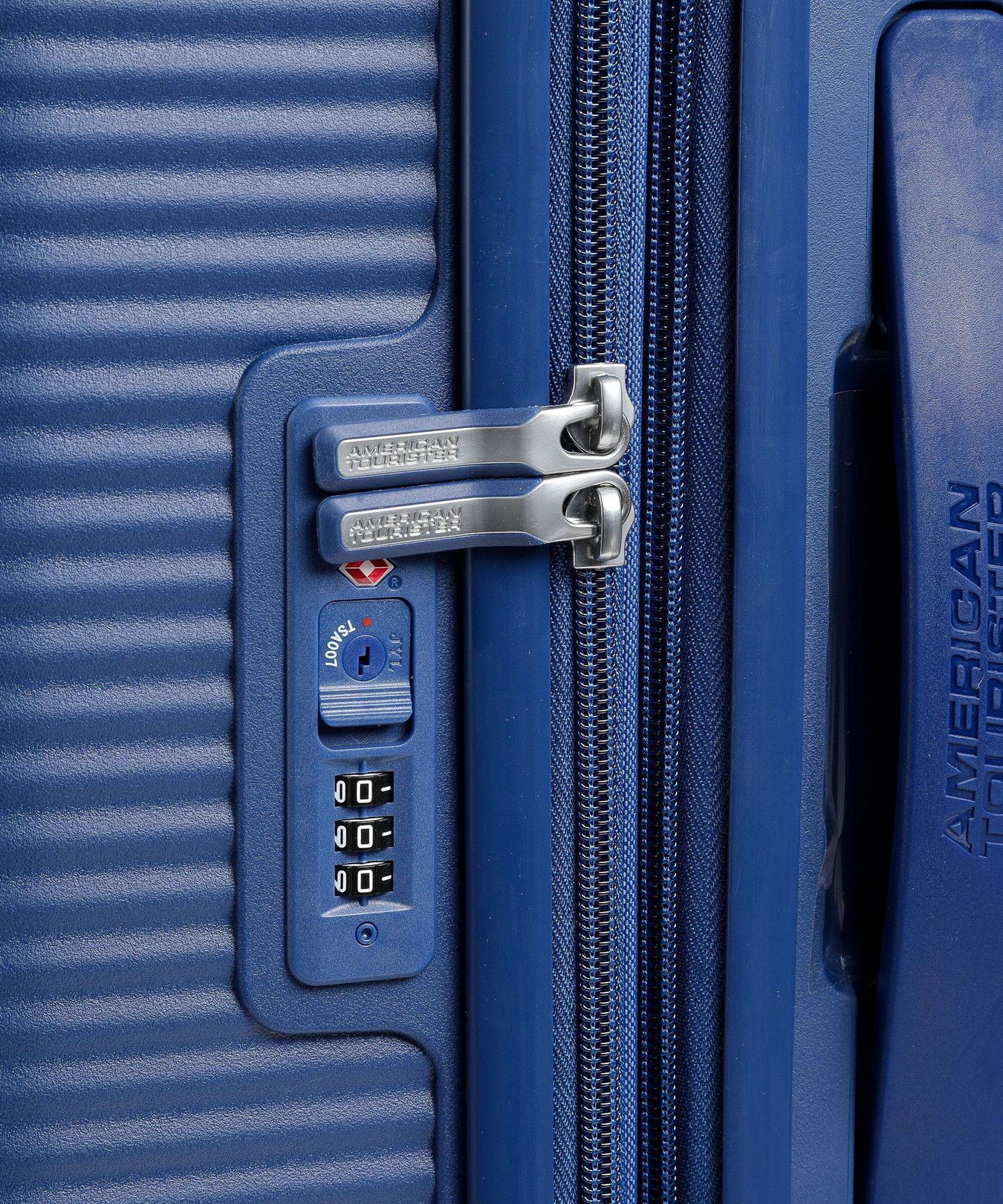 American Tourister Soundbox Spinner (4 wheels) midnight navy