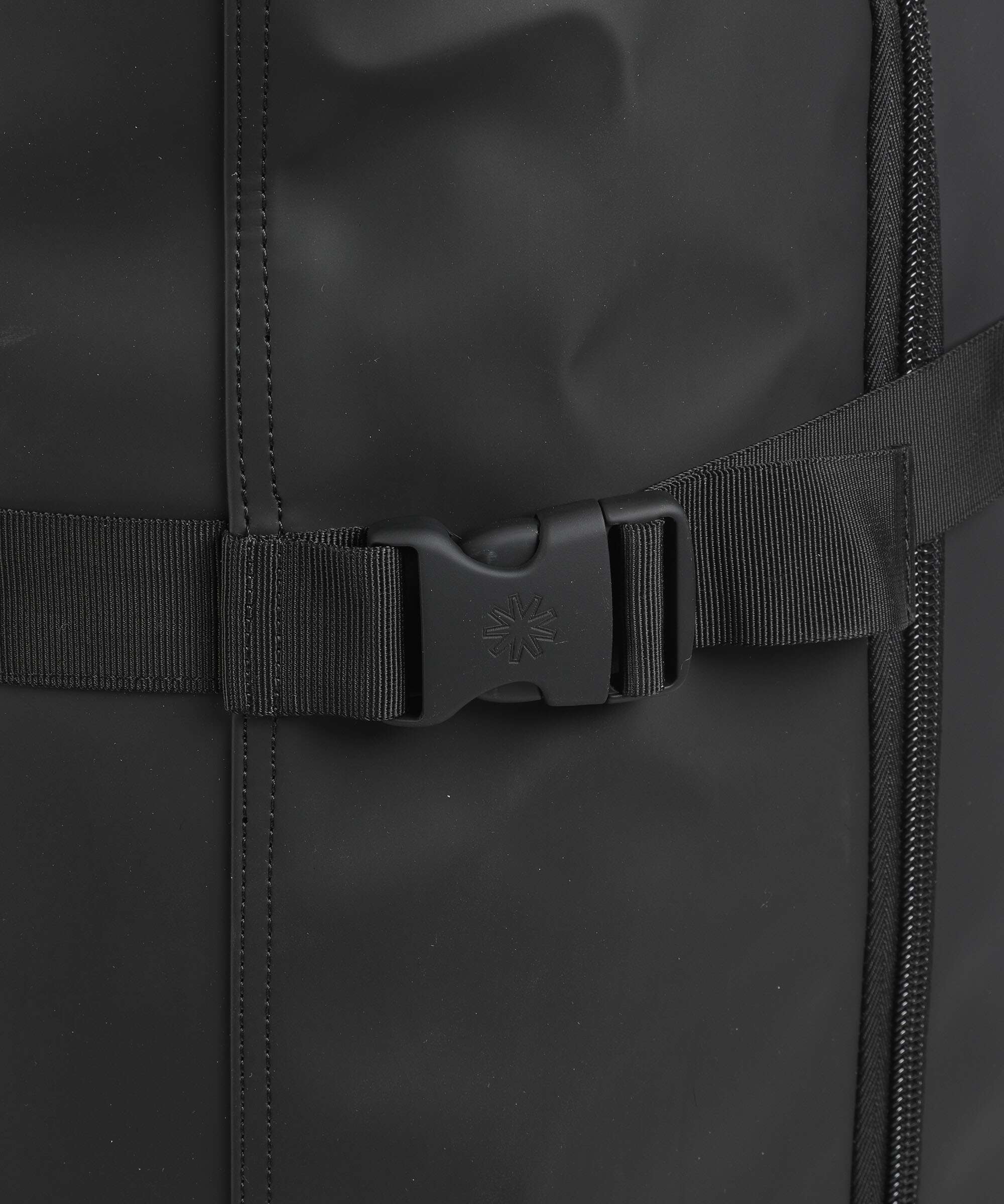 Rains Travel bag with wheels black