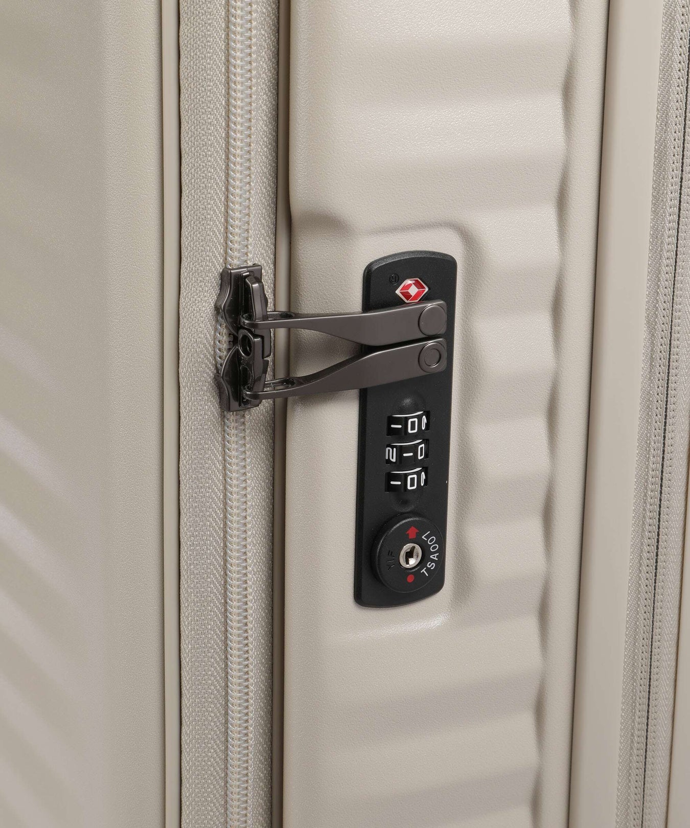 Echolac Celestra FA L Spinner (4 wheels) vanilla cream