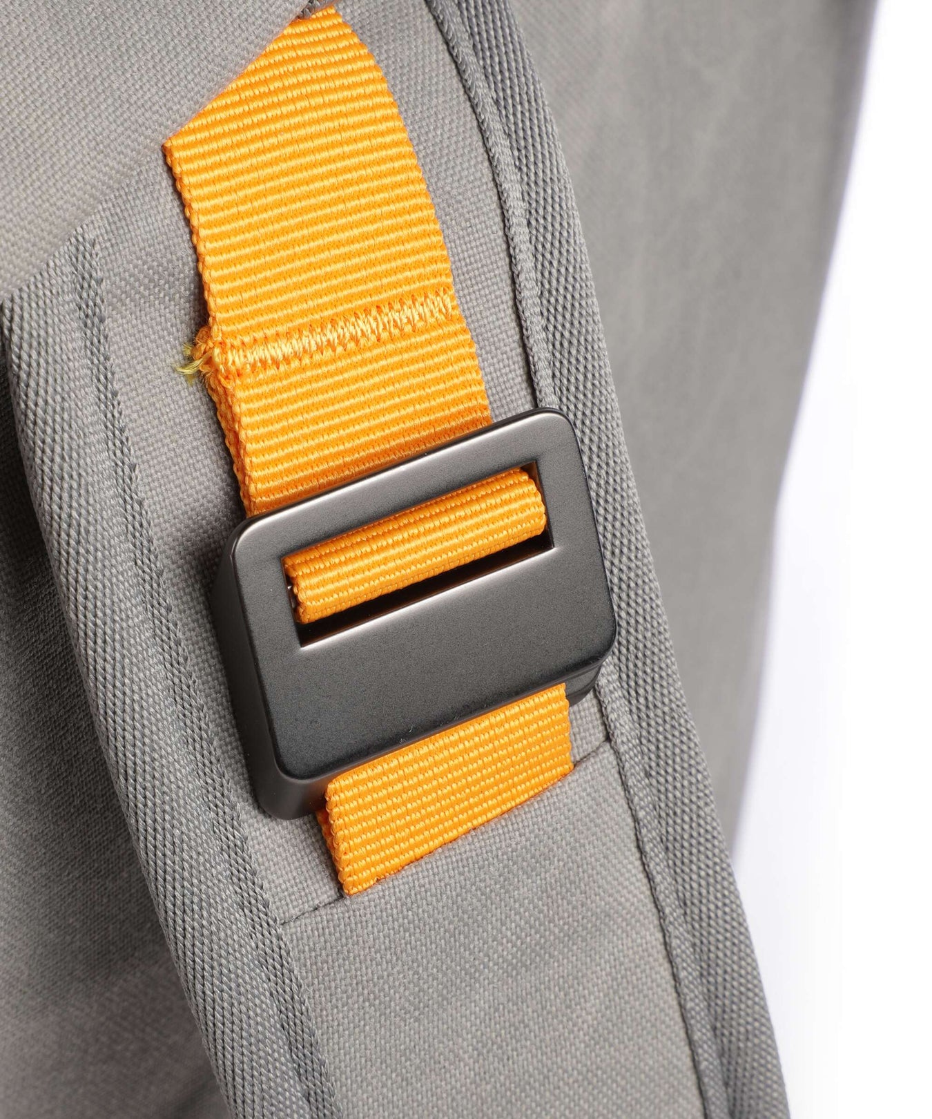 Db Essential 12 Backpack sand grey