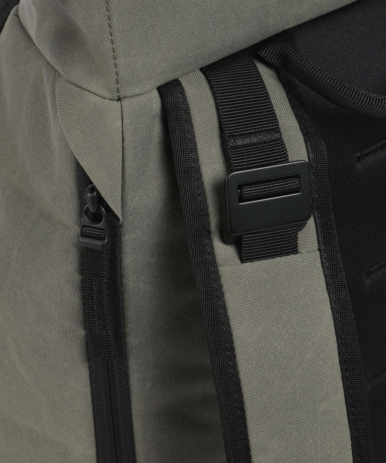 Db Hugger 25L Backpack forest green