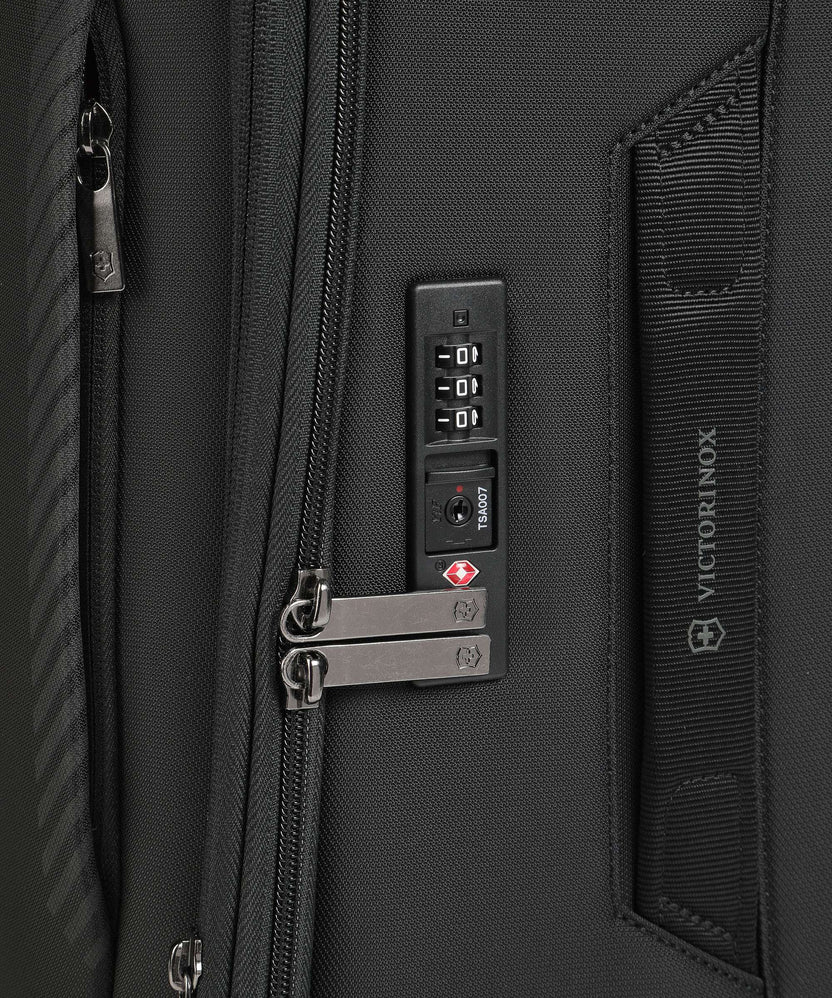 Victorinox Crosslight Frequent Flyer Spinner (4 wheels) black