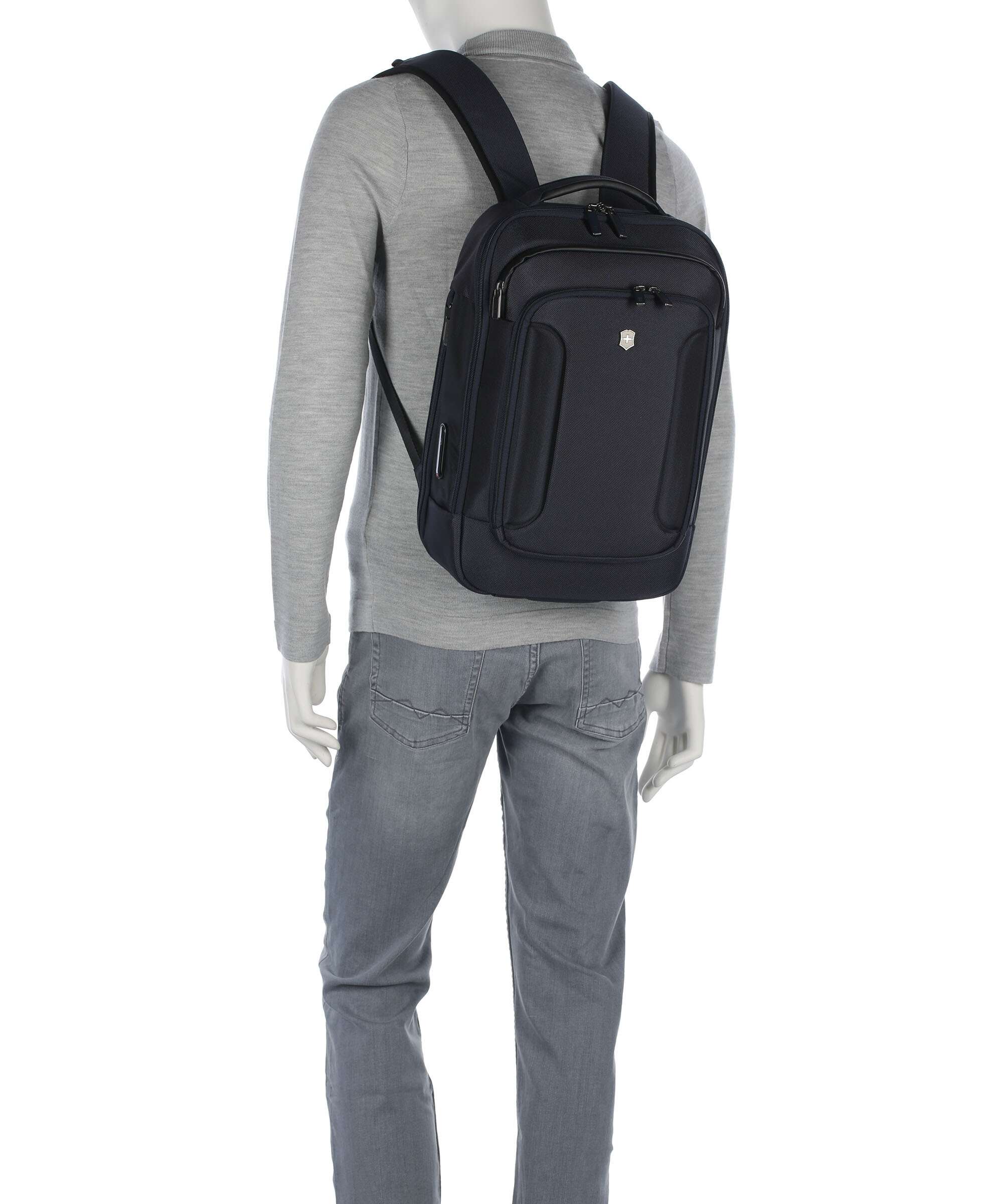 Victorinox Werks Traveler 7.0 Compact Backpack navy blue