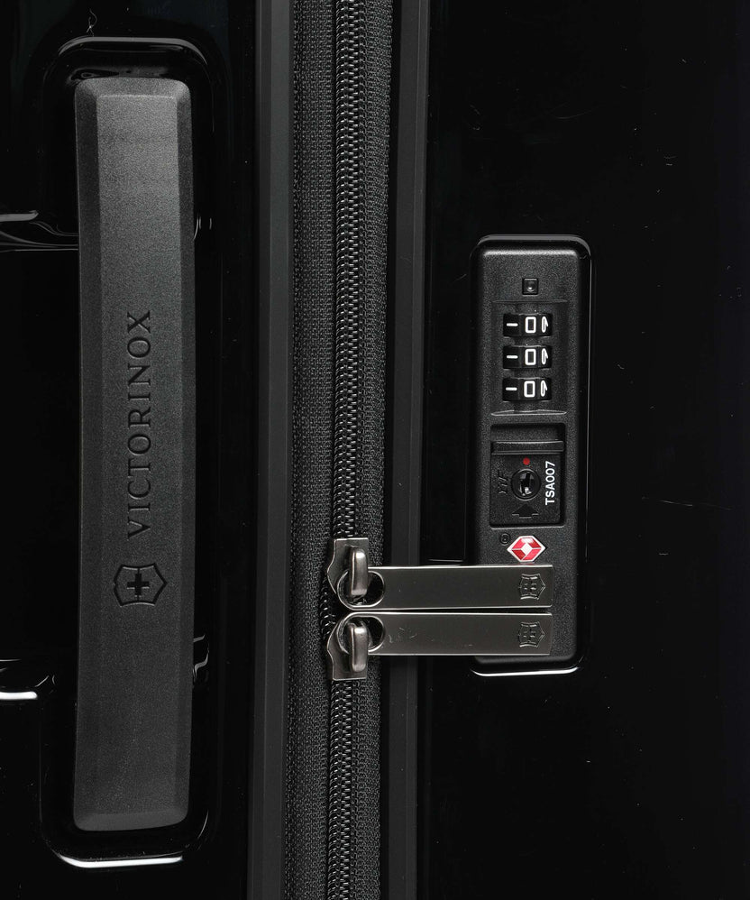 Victorinox Airox Medium Spinner (4 wheels) black