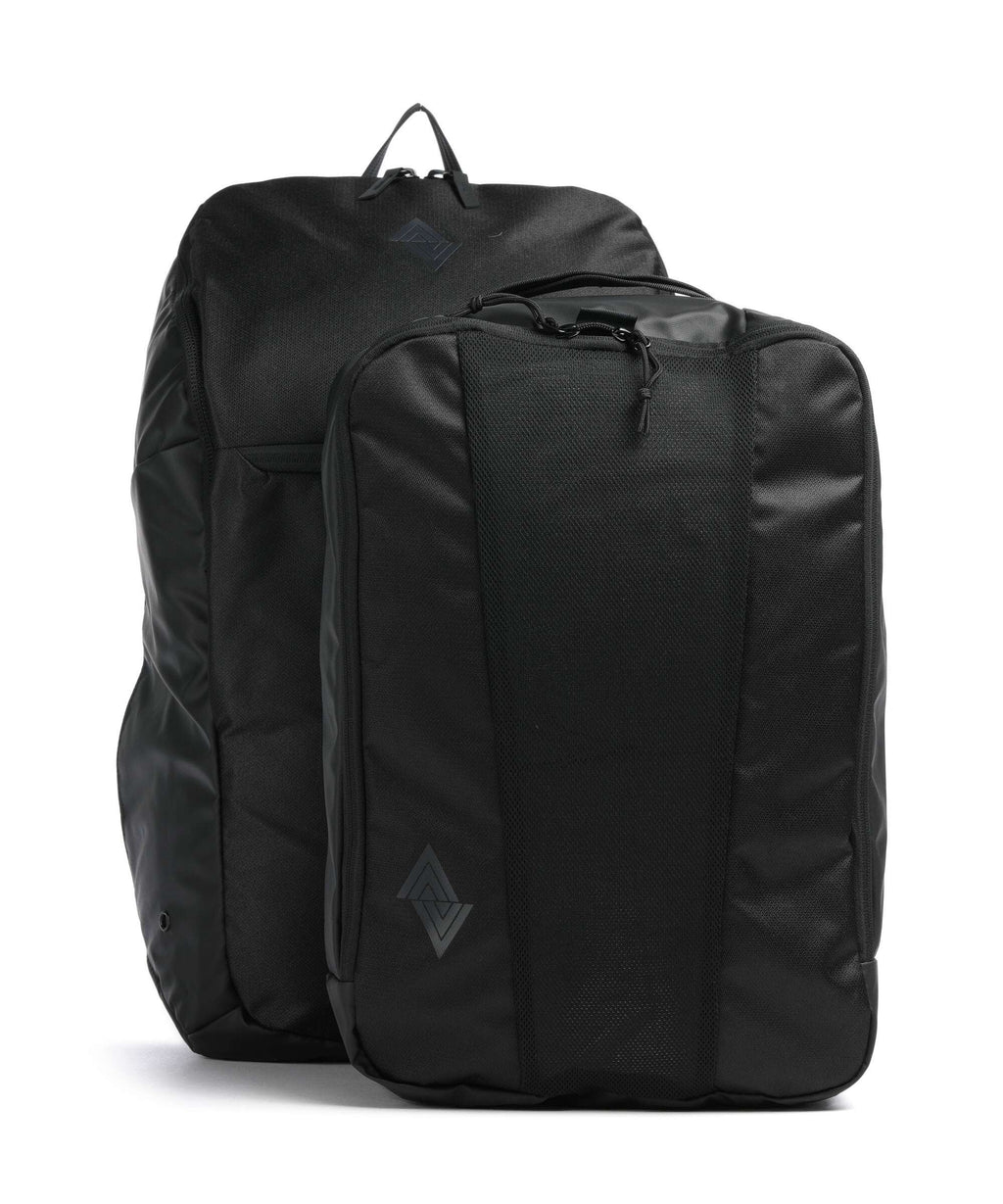 Nitro Nikuro Traveler 32 Travel backpack black out