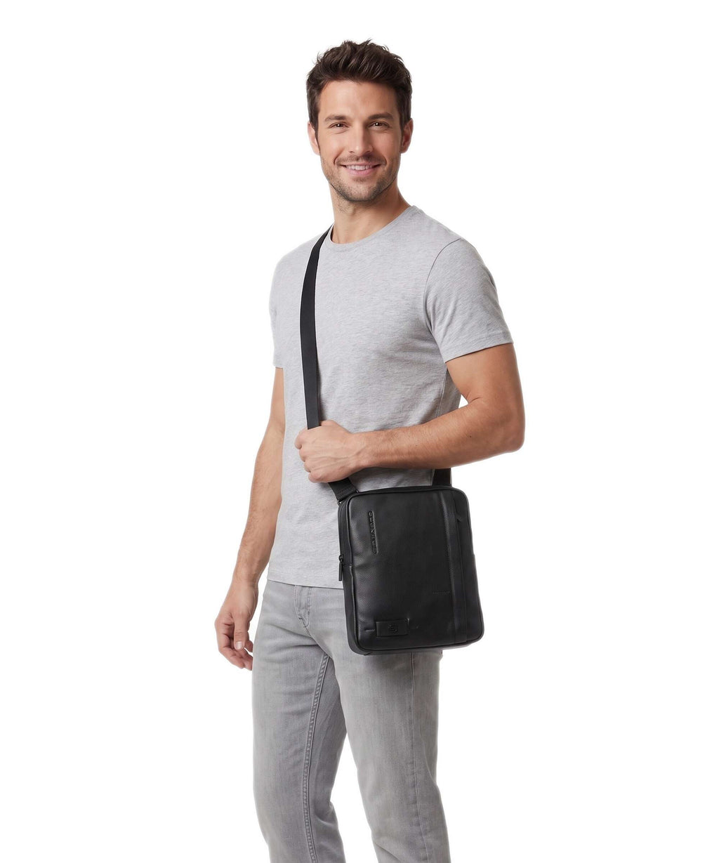 Piquadro W137 Crossbody bag nero
