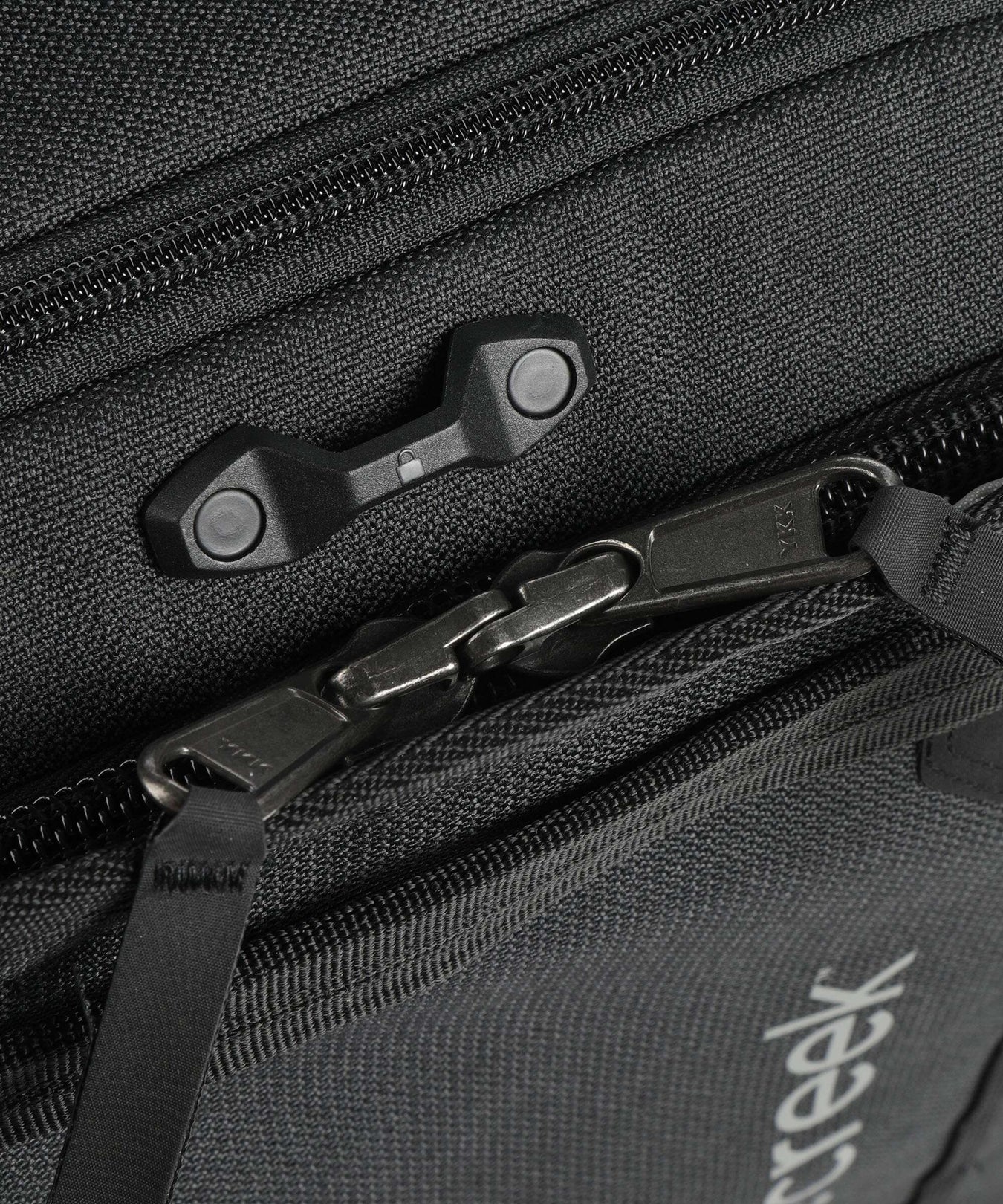 Eagle Creek Gear Warrior Carry On Spinner (4 wheels) black