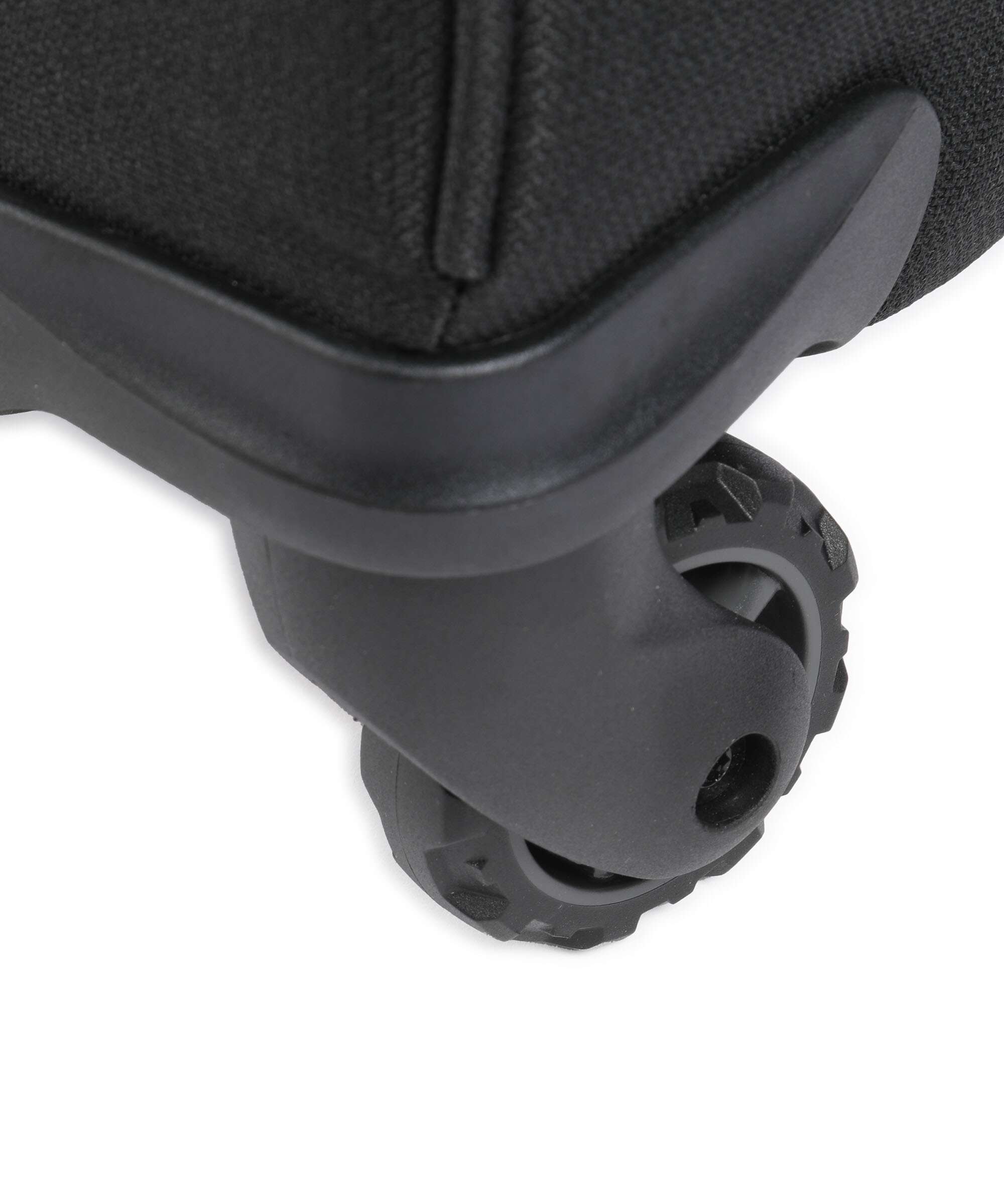 Eagle Creek Gear Warrior Carry On Spinner (4 wheels) black