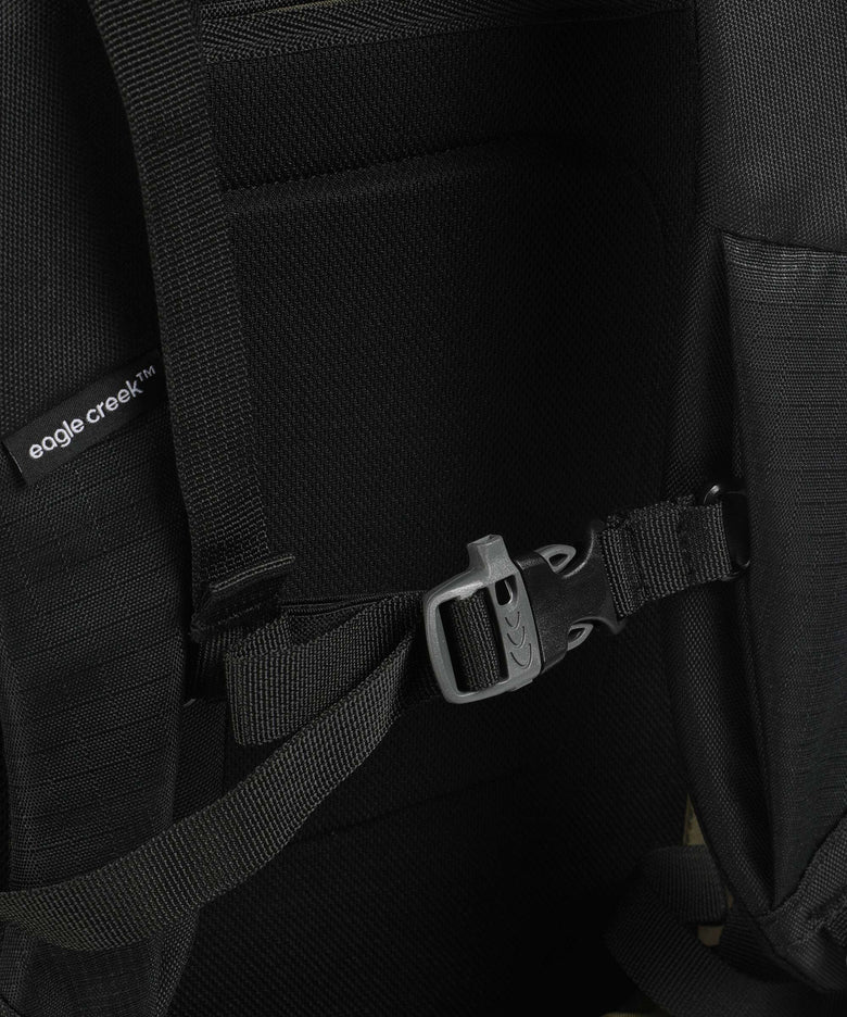 Eagle Creek Expanse Convertible 85 Backpack with wheels midnight black