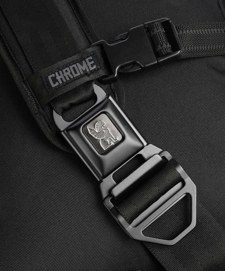 Chrome Kadet Max Fanny pack black