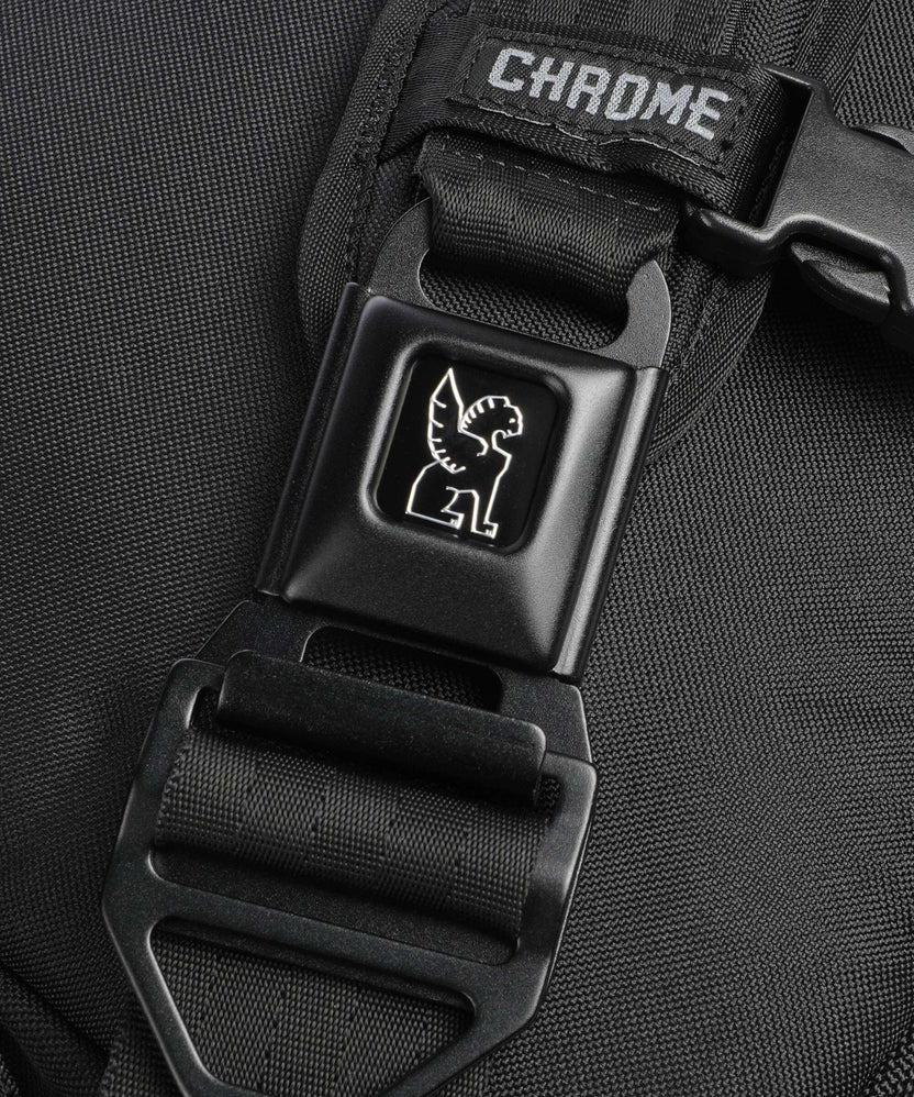 Chrome Kadet Max Fanny pack black